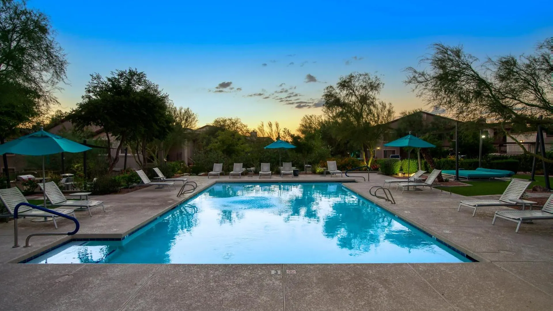 Modern 2-Br Condo Near West Gate Scottsdale