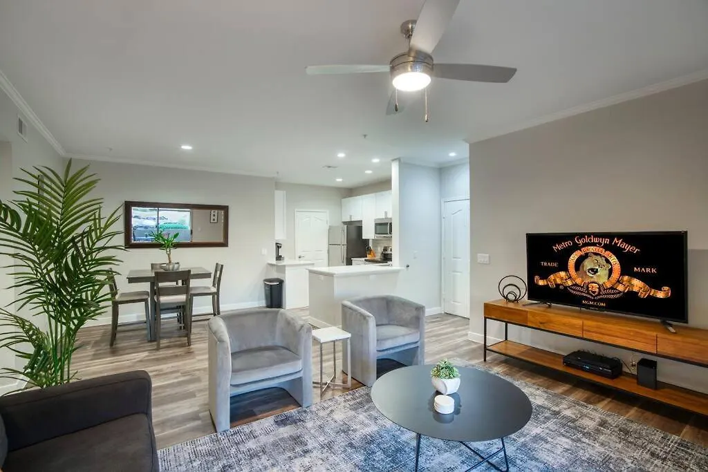 Modern 2-Br Condo Near West Gate Scottsdale