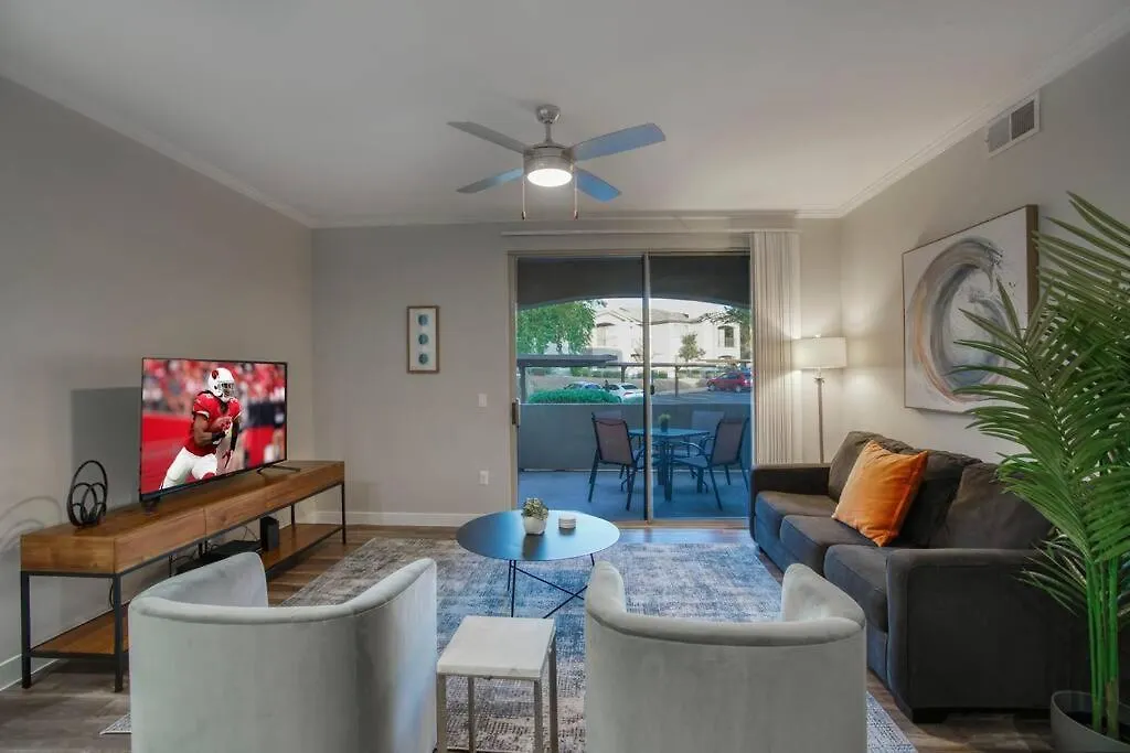 Modern 2-Br Condo Near West Gate Scottsdale Apartman